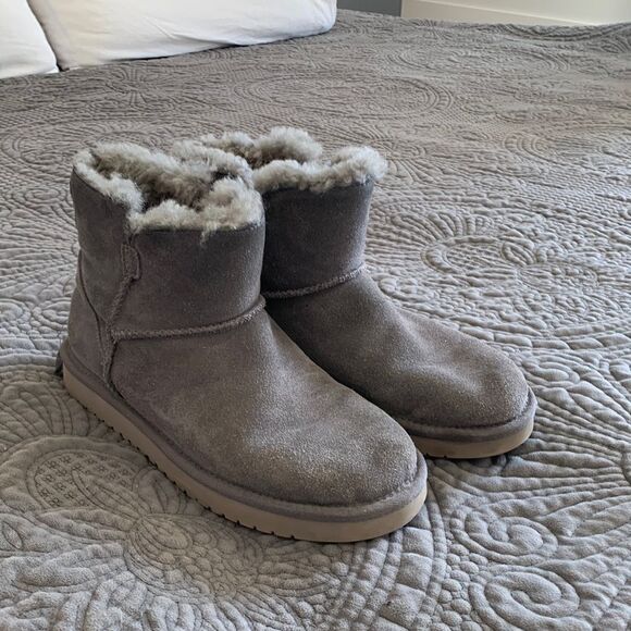 Koolaburra by UGG mini boots, size 6. - Picture 1 of 5